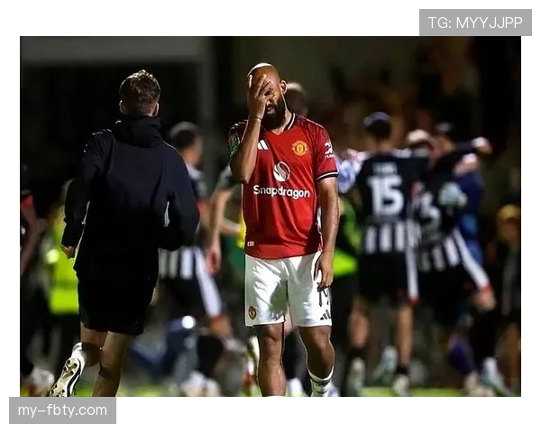 曼联爆冷负于英乙球队，防守漏洞与战术混乱问题凸显