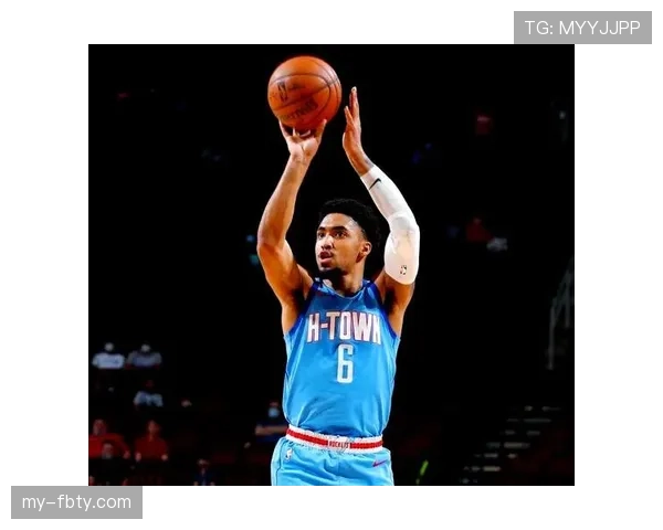 肯扬·马丁高效挡拆拉开空间助力球队提升内线得分效率